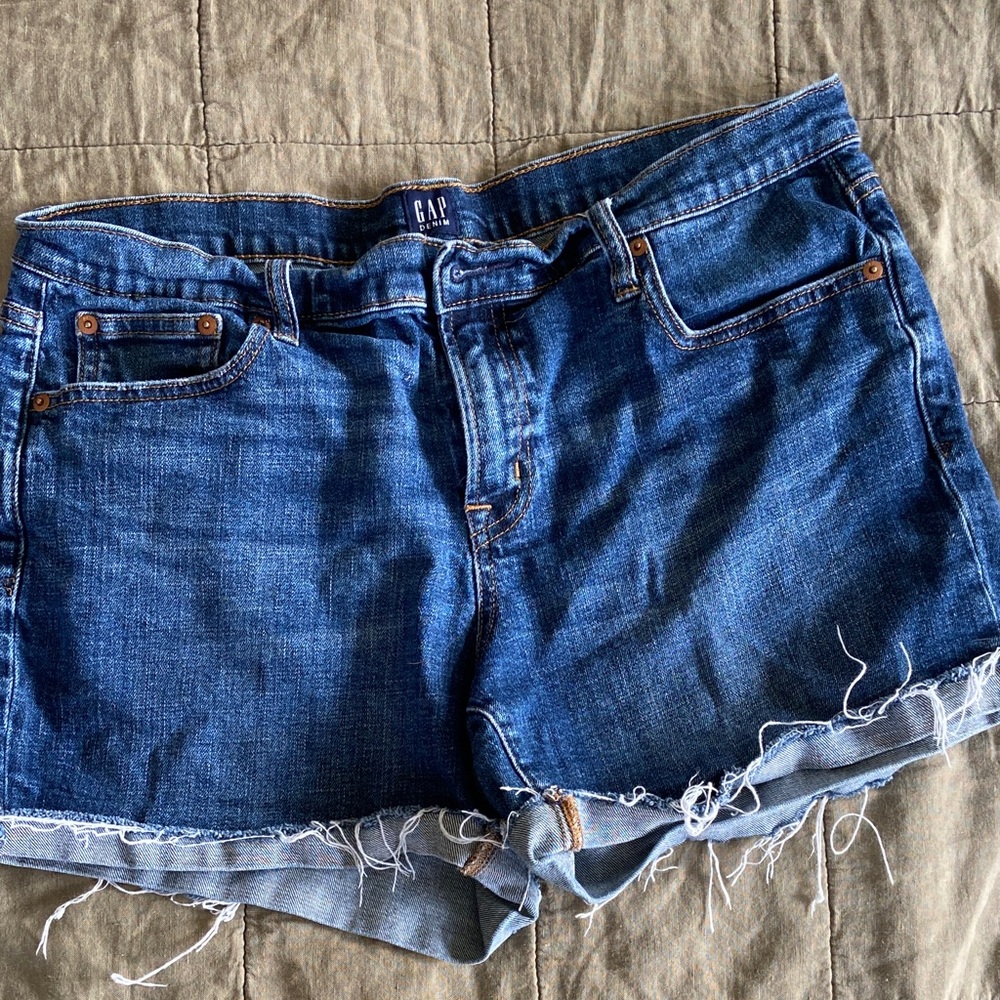 Gap Women's Frayed Hem Blue Jean Shorts Sz 32